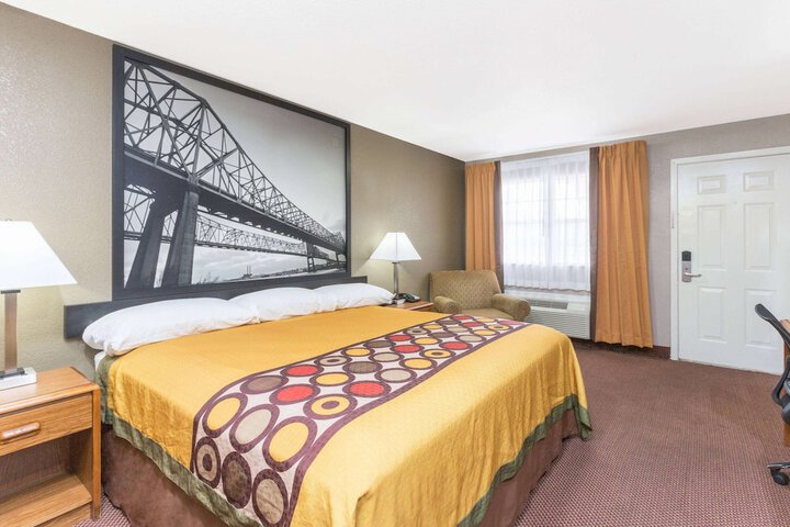 Room 6 of 15