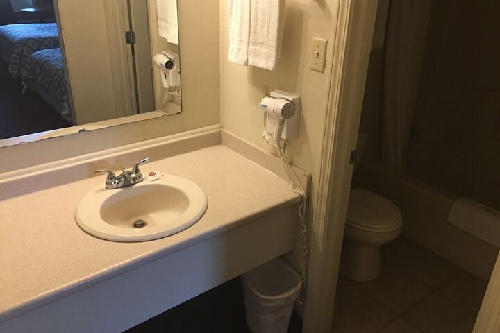 Whispering Creek Lodging & RV Resort