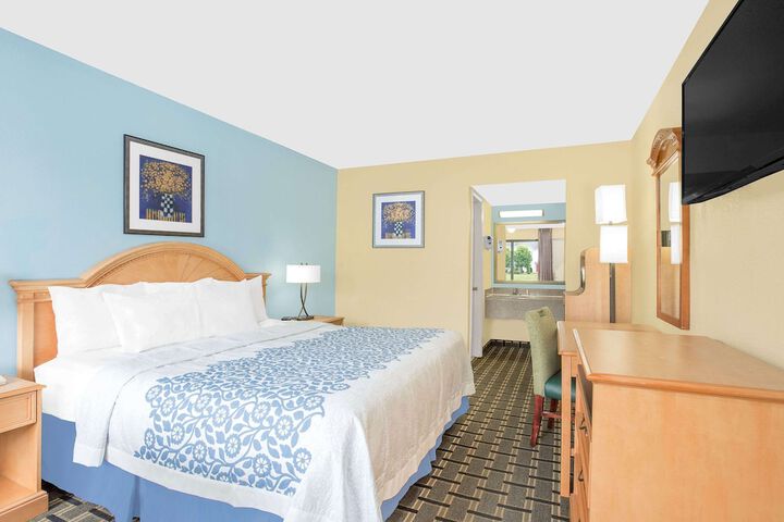 Room 8 of 11