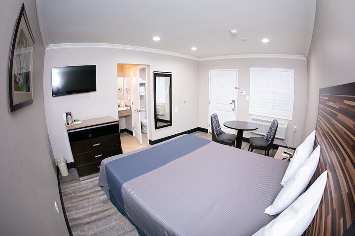 Room 14 of 37