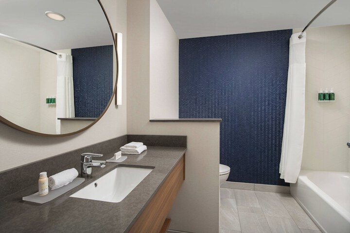 Fairfield Inn & Suites by Marriott Knoxville Lenoir City / I-75