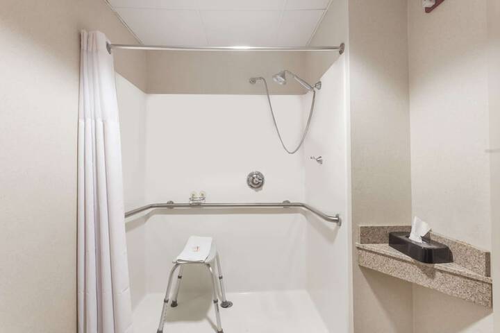 Room 12 of 16
