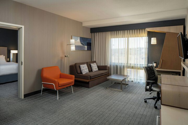 Courtyard by Marriott Jackson Airport / Pearl