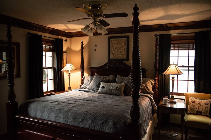 Room 28 of 35