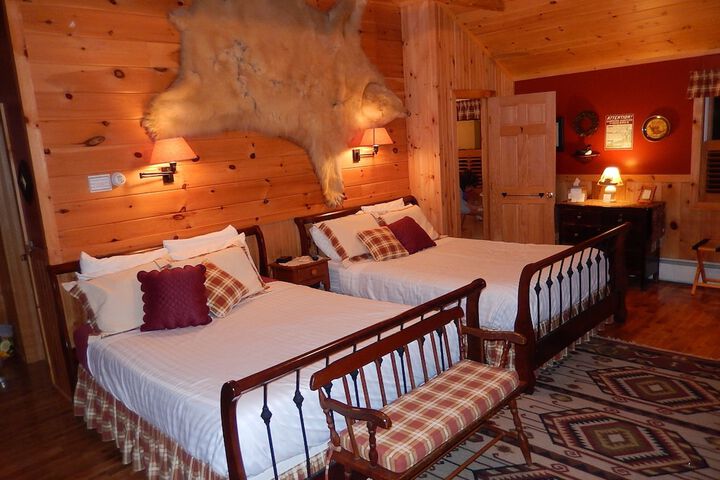 Kiwassa Lake Bed & Breakfast