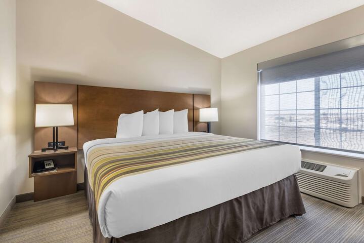 Country Inn & Suites by Radisson Watertown, SD