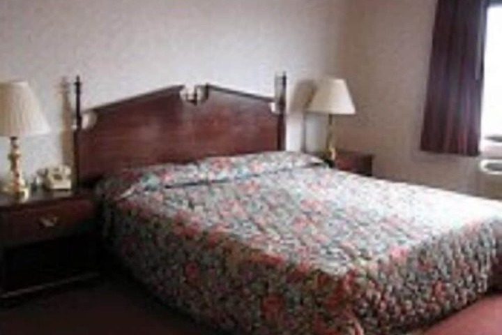 Room 13 of 32