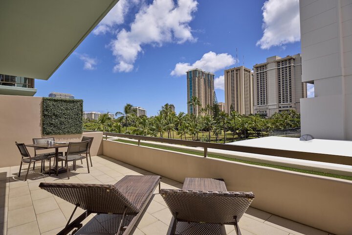 DoubleTree by Hilton Hotel Alana - Waikiki Beach