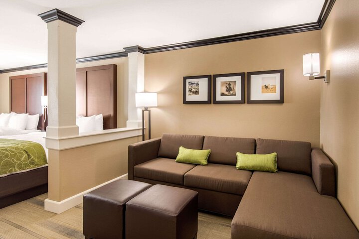 Room 17 of 38