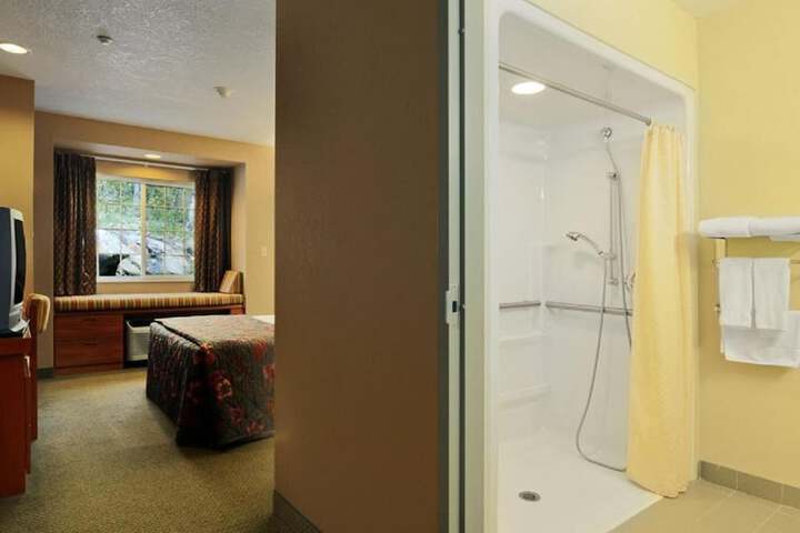 Parry Sound Inn & Suites