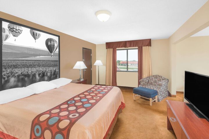 Super 8 by Wyndham Marshalltown