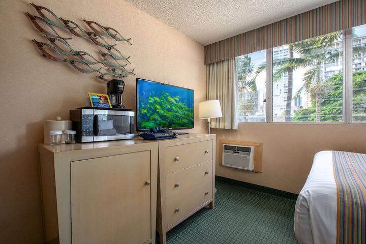 Room 19 of 34