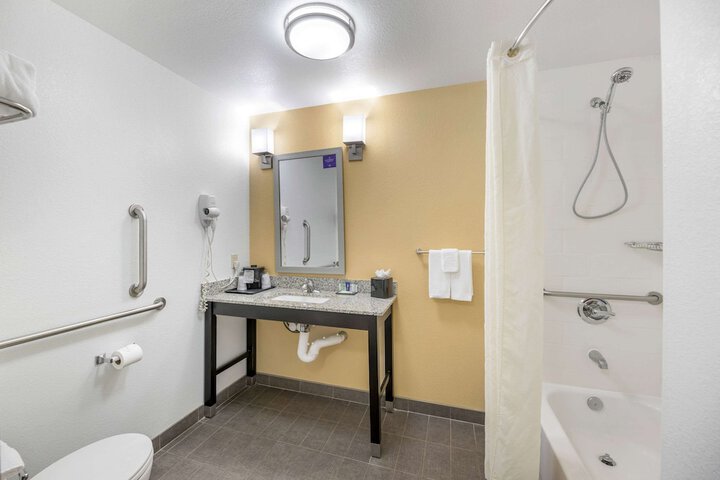 Room 15 of 37