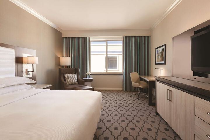 Room 18 of 33