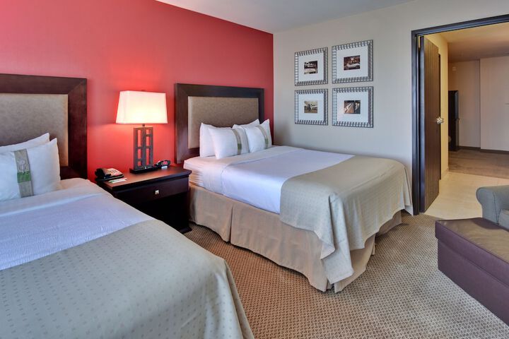 Holiday Inn & Suites Bakersfield by IHG