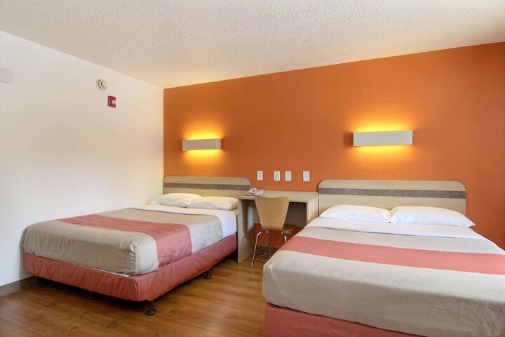 Motel 6 Middleburg Heights OH - Cleveland