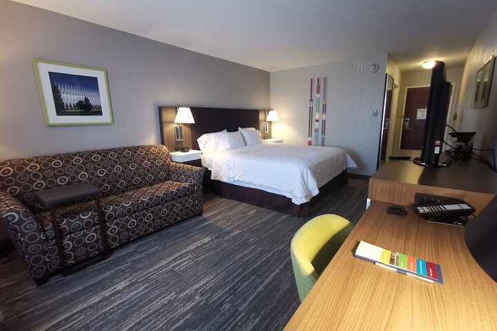 Room 32 of 82