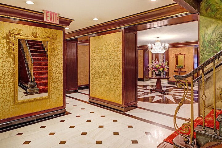Ballroom/Hall 78 of 79