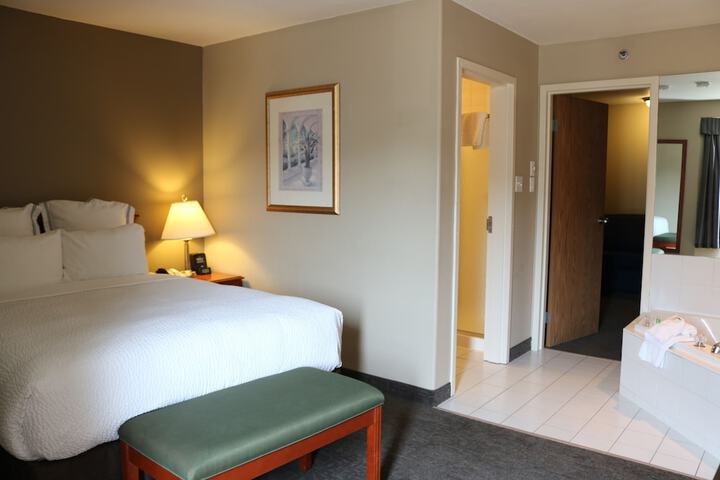 Room 28 of 76