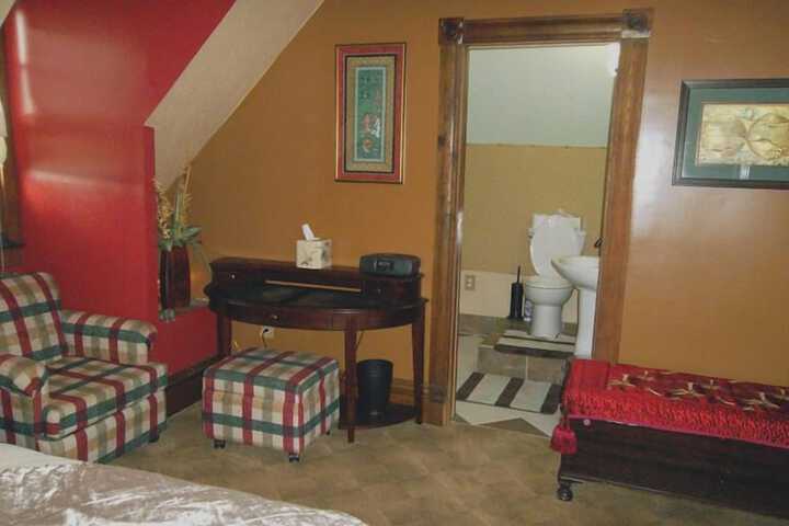 Room 8 of 11