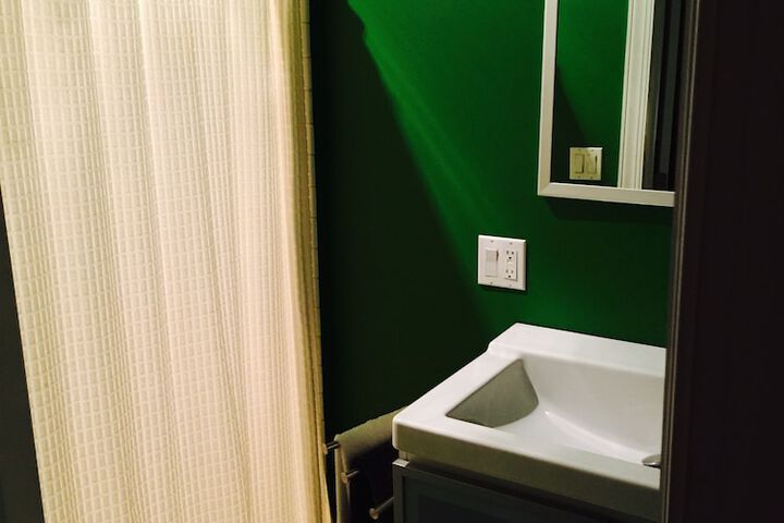 Room 28 of 114