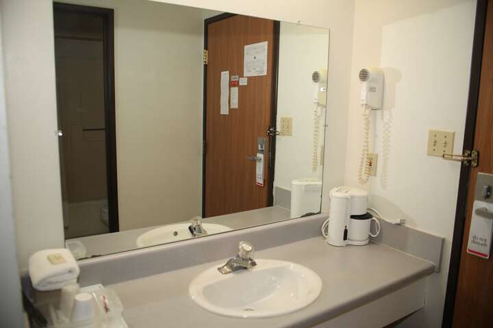 Room 16 of 40