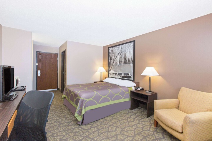 Super 8 by Wyndham Belleville