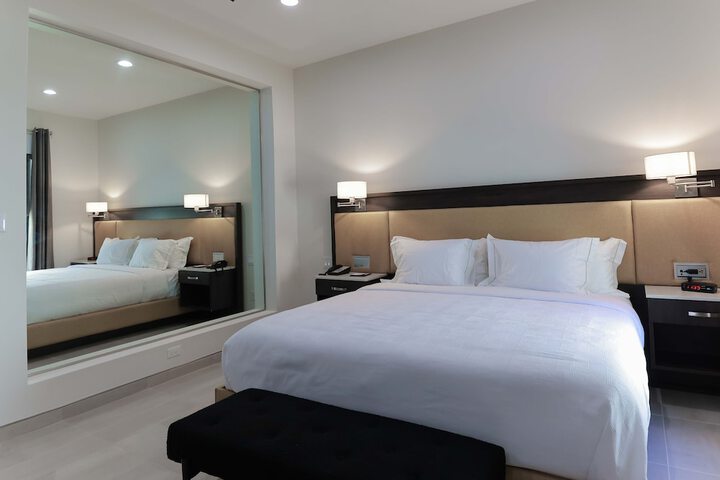Room 40 of 66