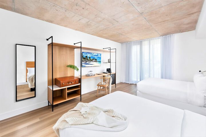 Room 32 of 70