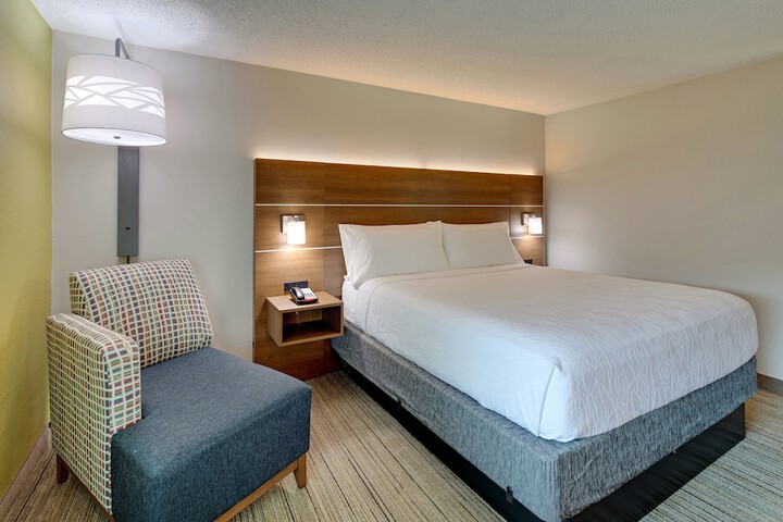 Room 10 of 29