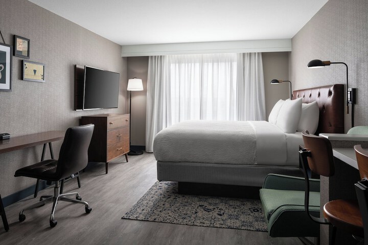 Room 15 of 33