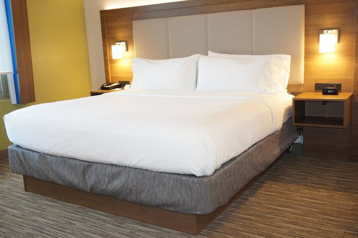 Room 32 of 84