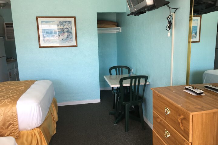 Room 14 of 19