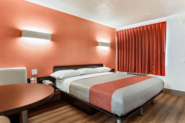 Room 26 of 29