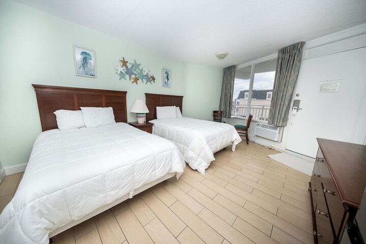 Room 6 of 20