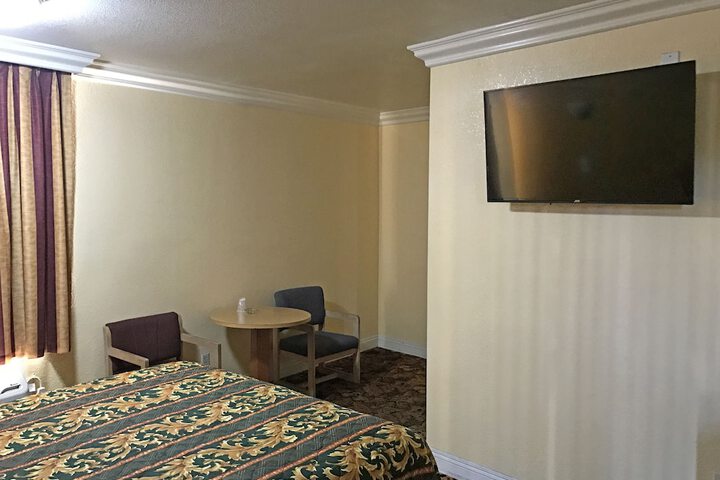 Room 14 of 37