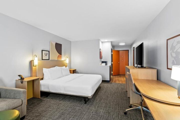 Spark by Hilton Shawnee