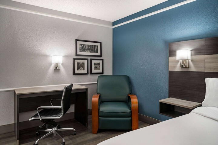 Room 8 of 31