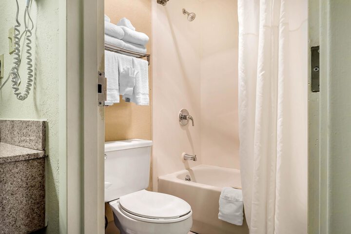 Room 14 of 37