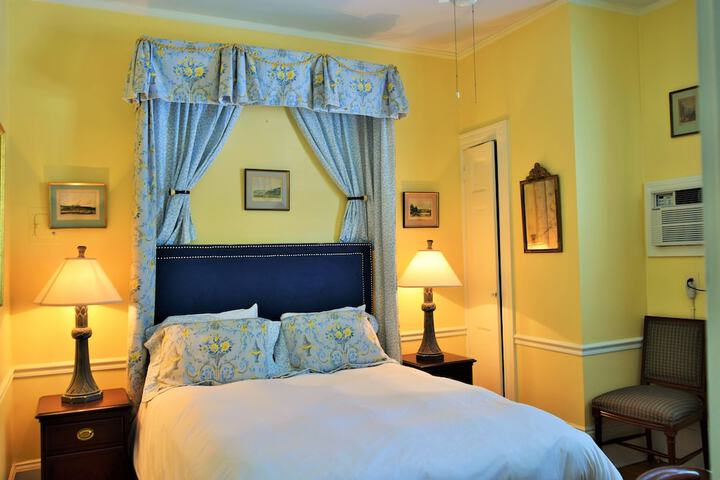 Room 17 of 51