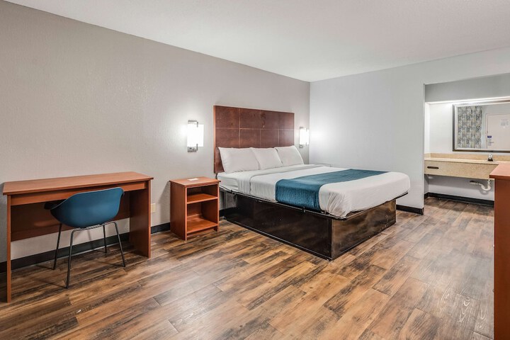 Room 14 of 37