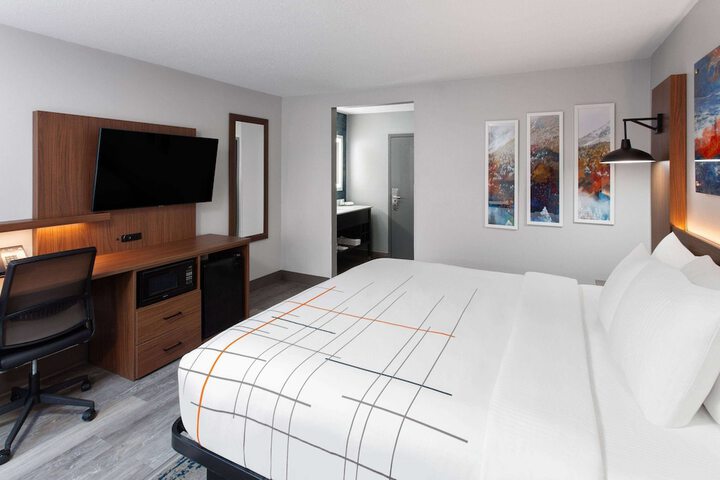 Room 7 of 42