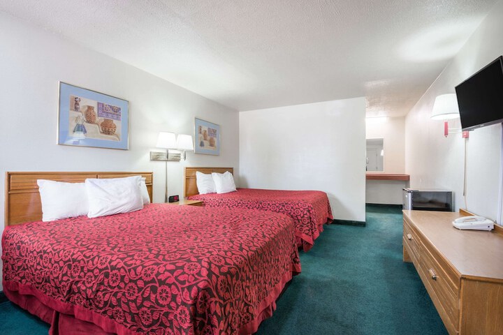Room 10 of 18