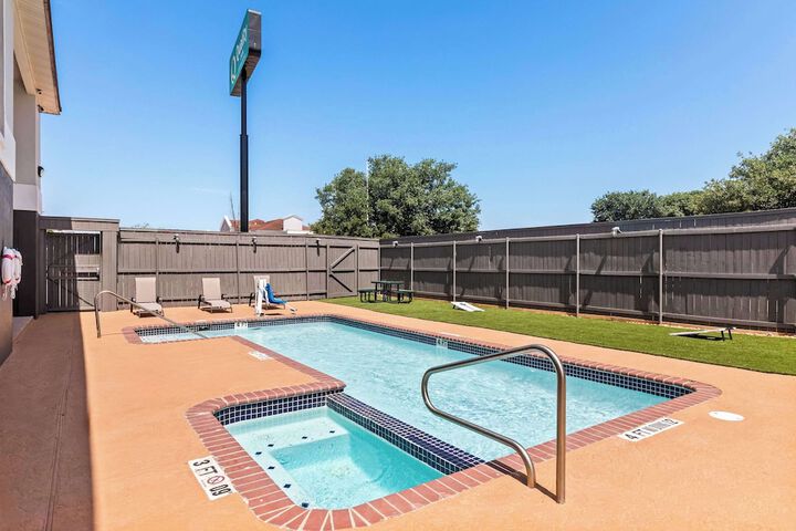 Pool 5 of 37