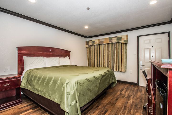 Room 8 of 17