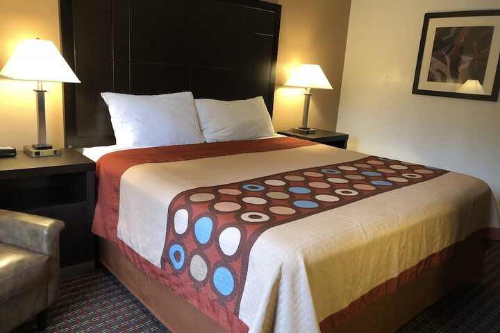 Room 13 of 32