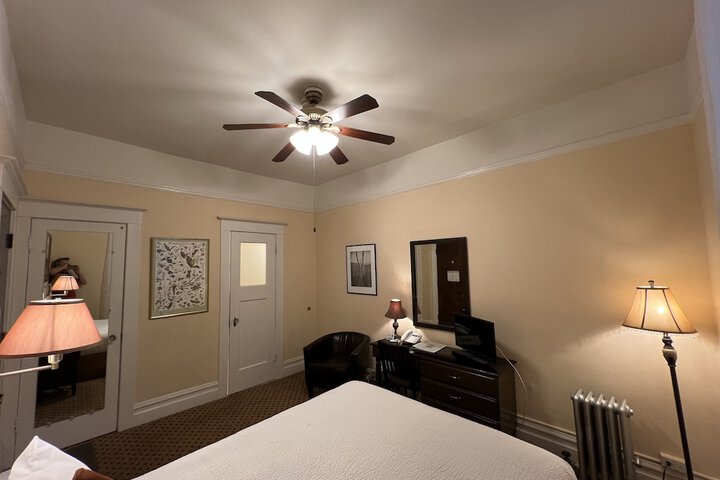 Room 27 of 41