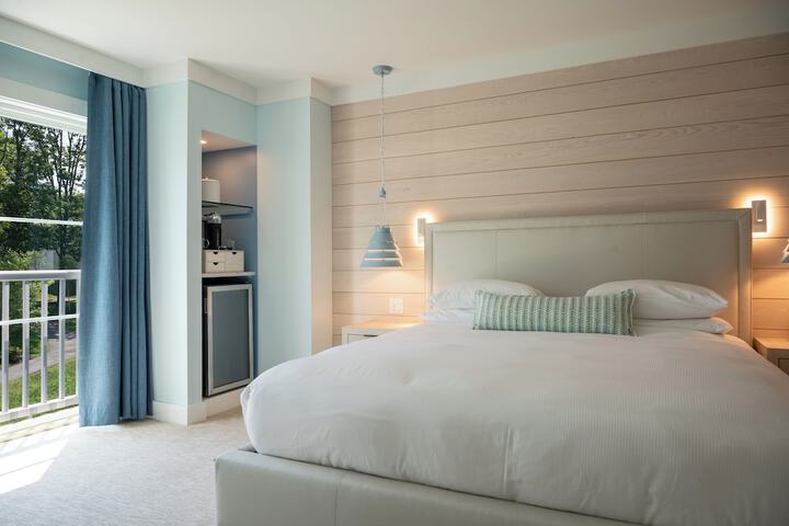 Room 32 of 81