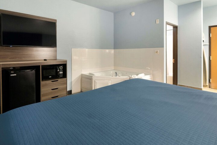 Room 9 of 28