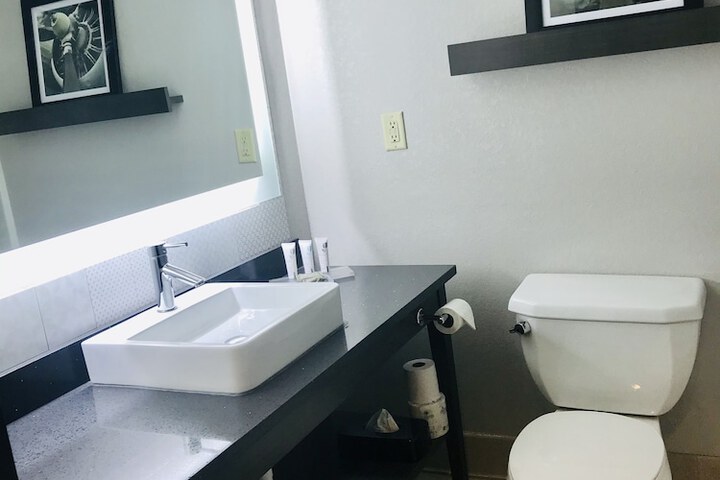 Country Inn & Suites by Radisson Warner Robins, GA